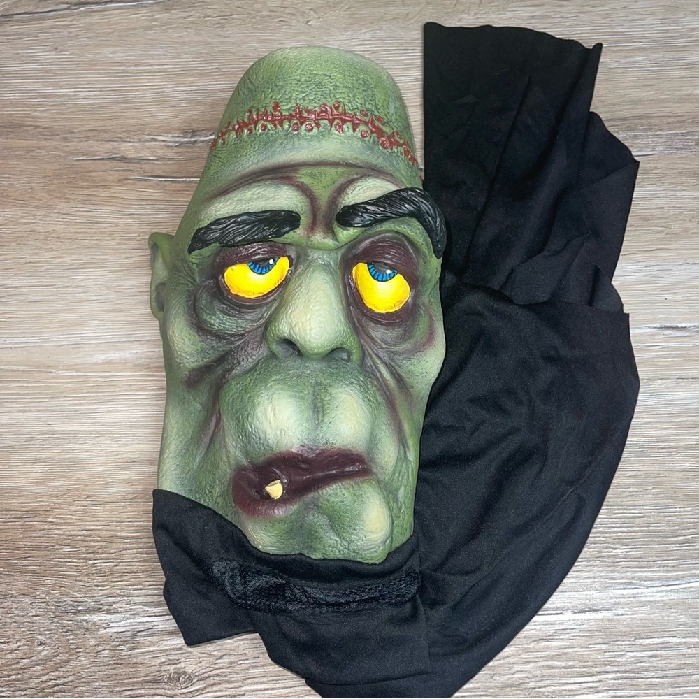 RARE FAMOUS MONSTOR OF FILMLAND Frankenstein HOODED MASK MARIO Chiodo STUDIOS.